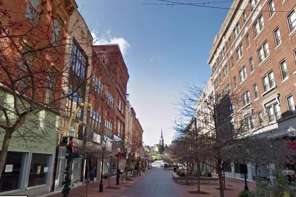 Escape On Hambright'S Alley! Walk 2 Everything! Cyclists Welcome! 1St Fl Unit A Cumberland Eksteriør bilde